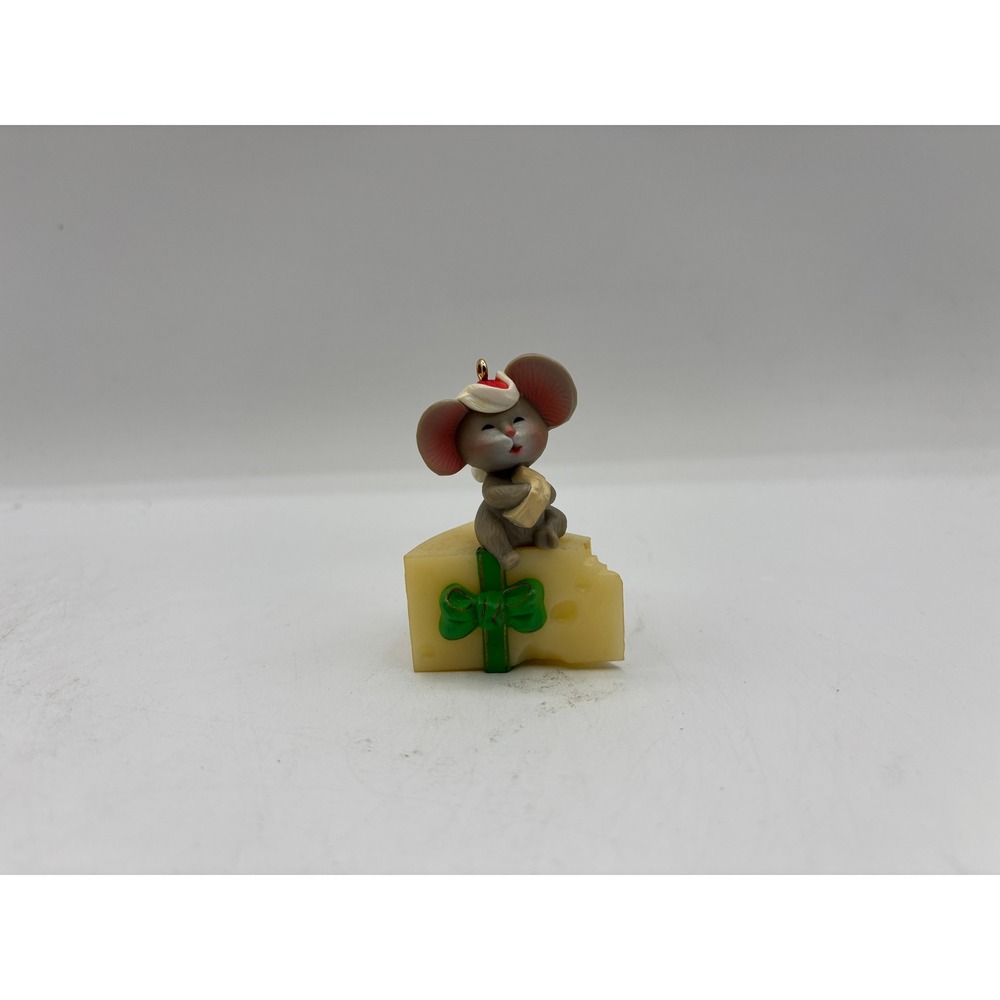 Hallmark Keepsake Ornament Dated 1983‎ Vintage Mouse on Cheese Handcrafted
